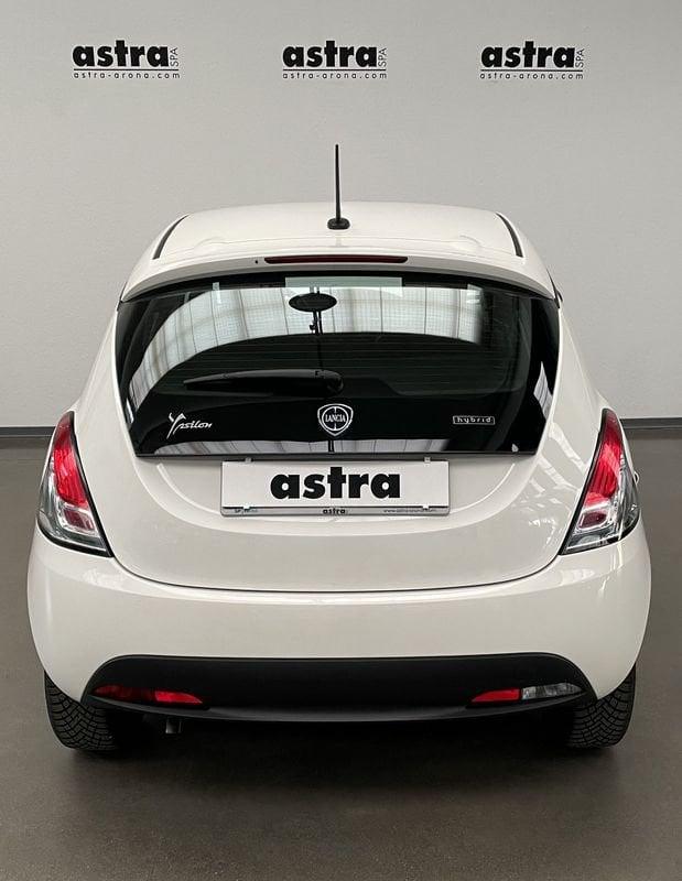 Lancia Ypsilon 1.0 FireFly 5 porte S&S Hybrid Silver