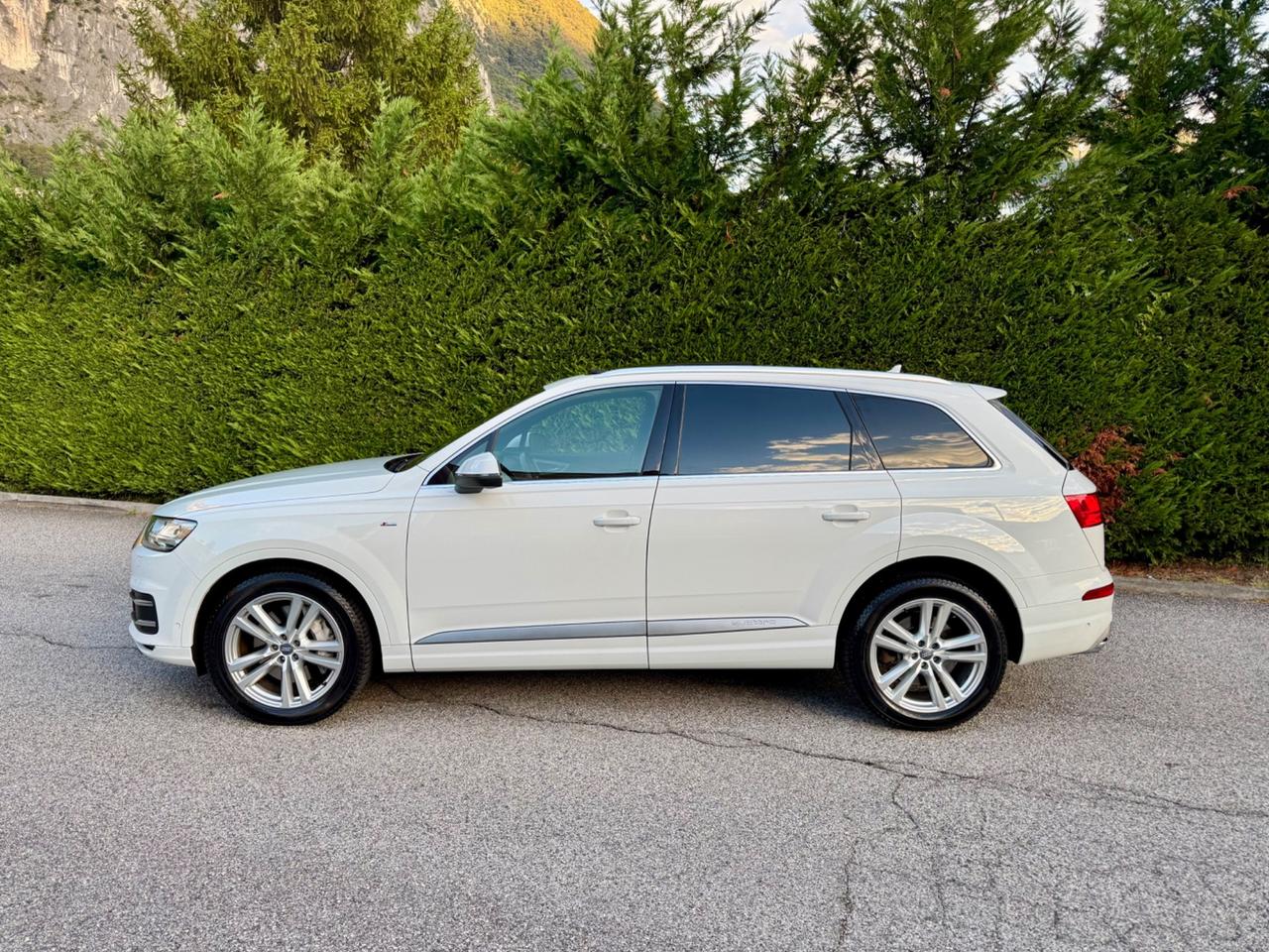 Audi Q7 S-Line Quattro 7 Posti