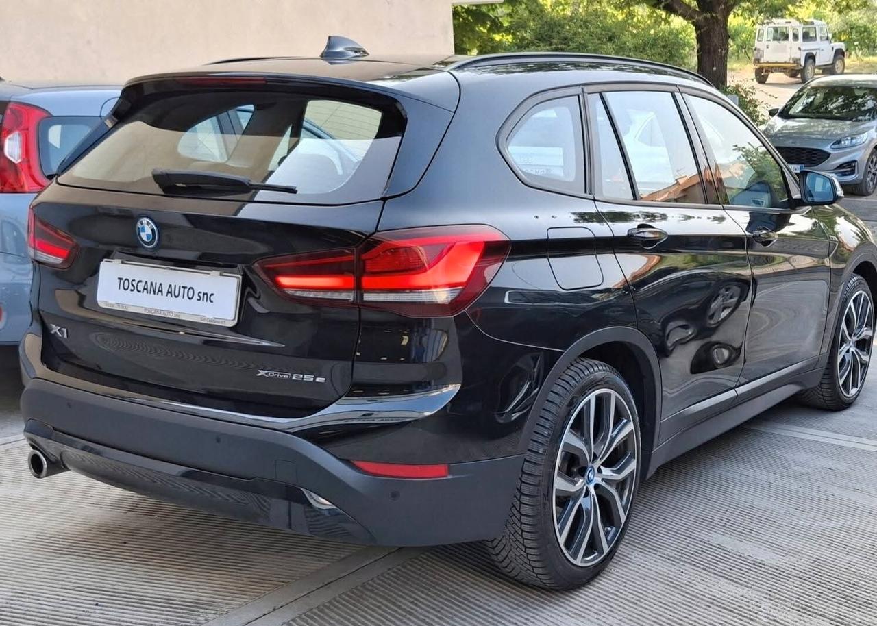 Bmw X1 xDrive25e Sport Cerchi 19 Navigazione full optional
