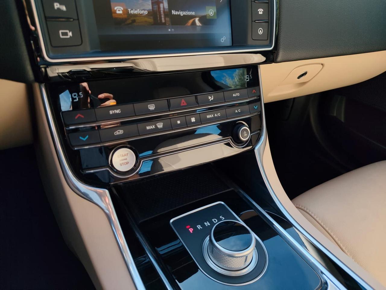 Jaguar XE 2.0 D Turbo 180CV aut. Prestige Business Edition
