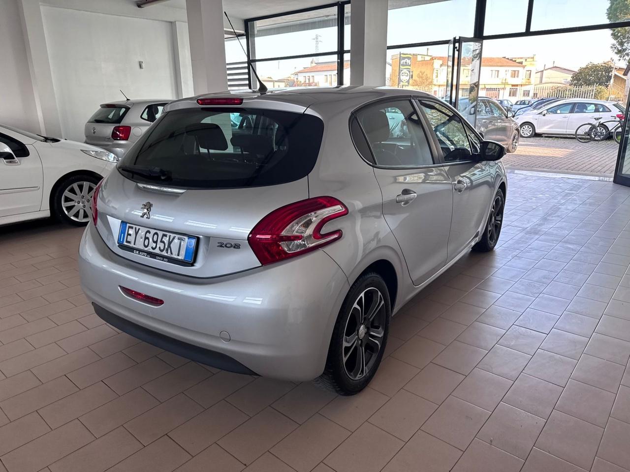 Peugeot 208 1.4 HDi 68 CV 5 porte Allure