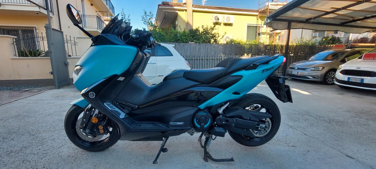 YAMAHA T-MAX 530 DX GOMME NUOVE RULLI CINGHIA USB PORTATELEFONO IMPECCABILE