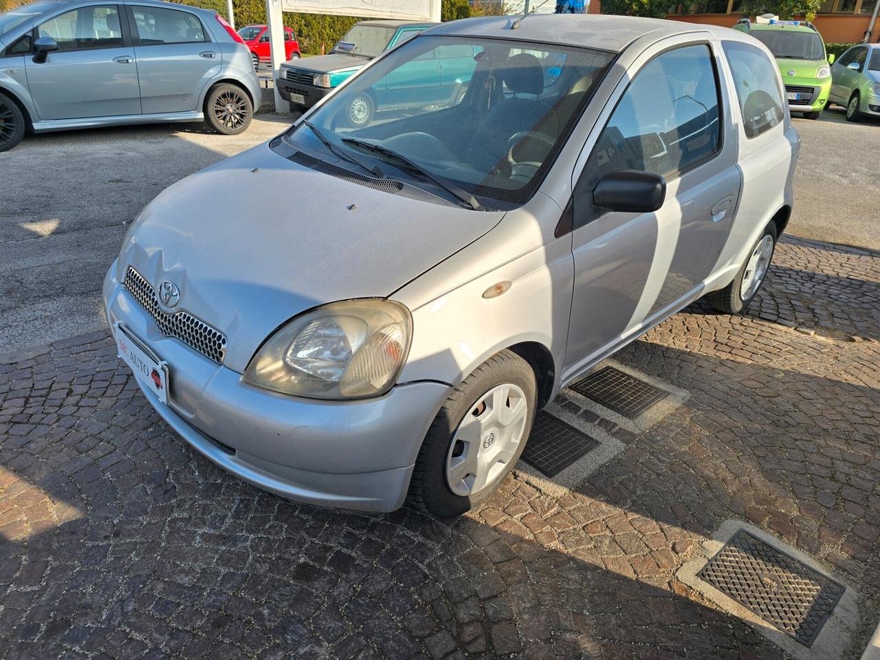 Toyota Yaris 1.0 3porte con 325.000km NEOPATENTATI ok