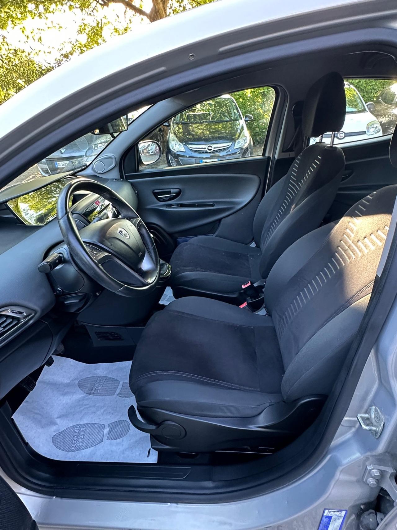 Lancia Ypsilon 1.2 69 CV 5 porte S&S Gold