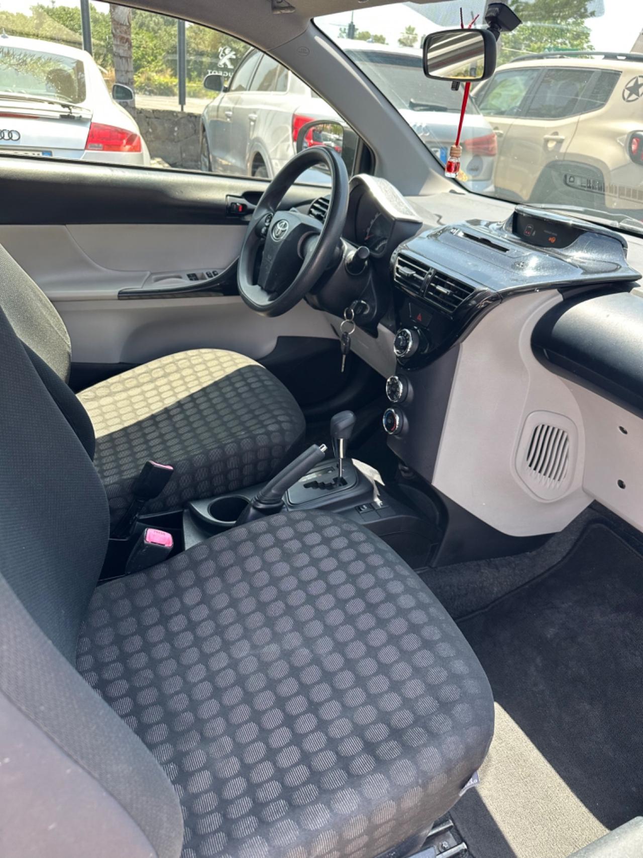 Toyota iQ 1.0 cambio automatico