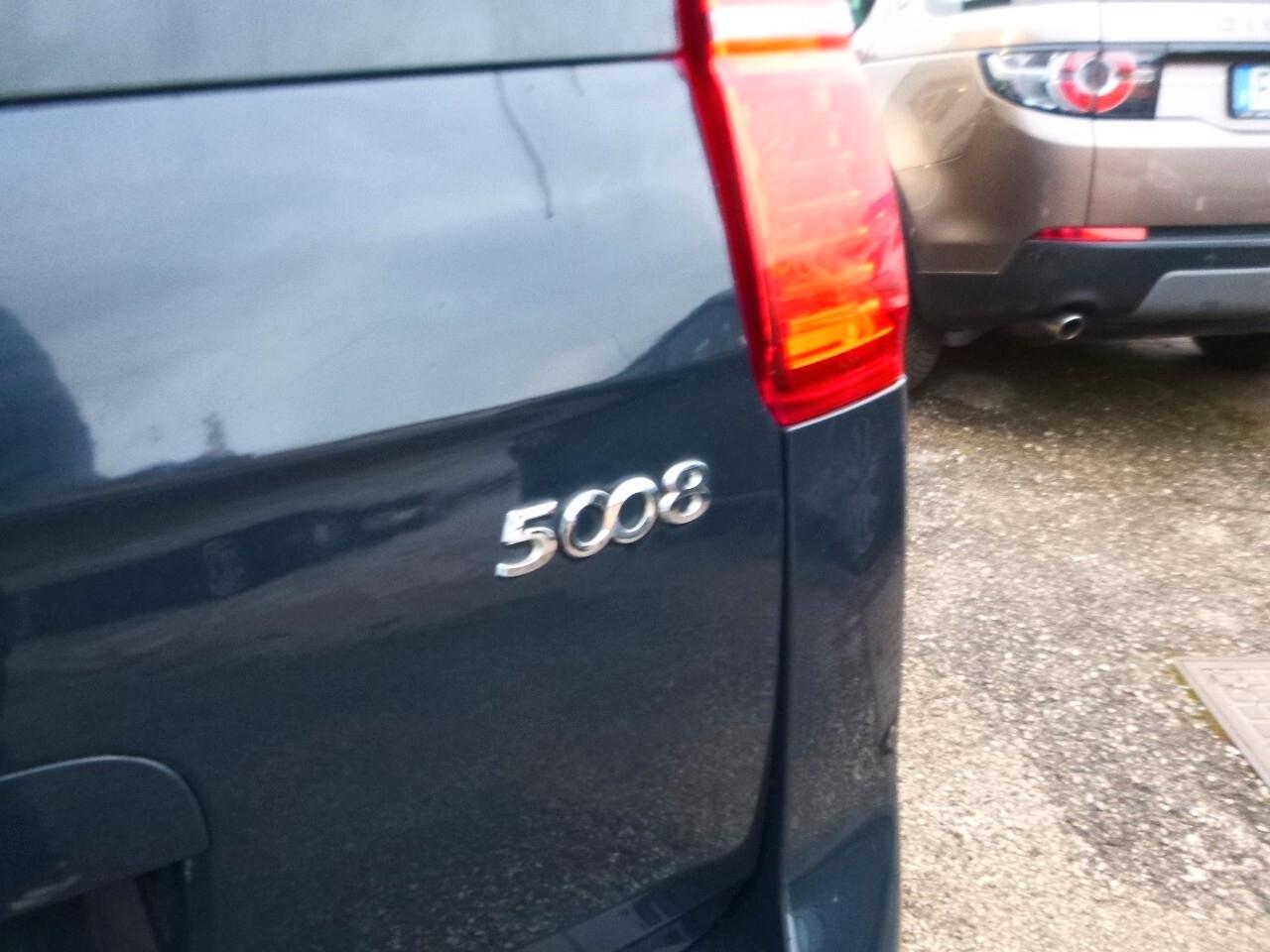 Peugeot 5008 1.6 e-HDi 112CV Stop&Start cambio robotizzato Féline