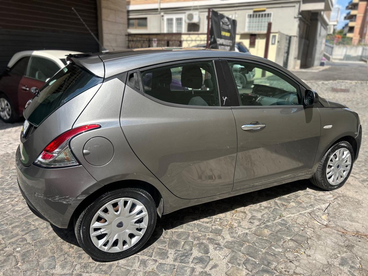 Lancia Ypsilon 1.3 MJT 16V 95 CV 5 porte S&S Silver