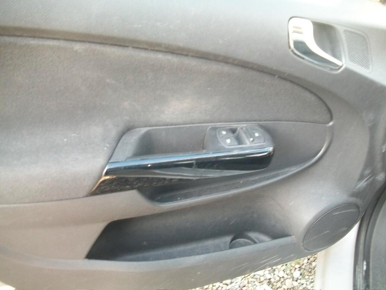 Opel Corsa 1.2 5 porte Enjoy 05 PORTE SI NEOPATENTATI CC 1229 EURO 04 BENZINA GARANZIA UN ANNO