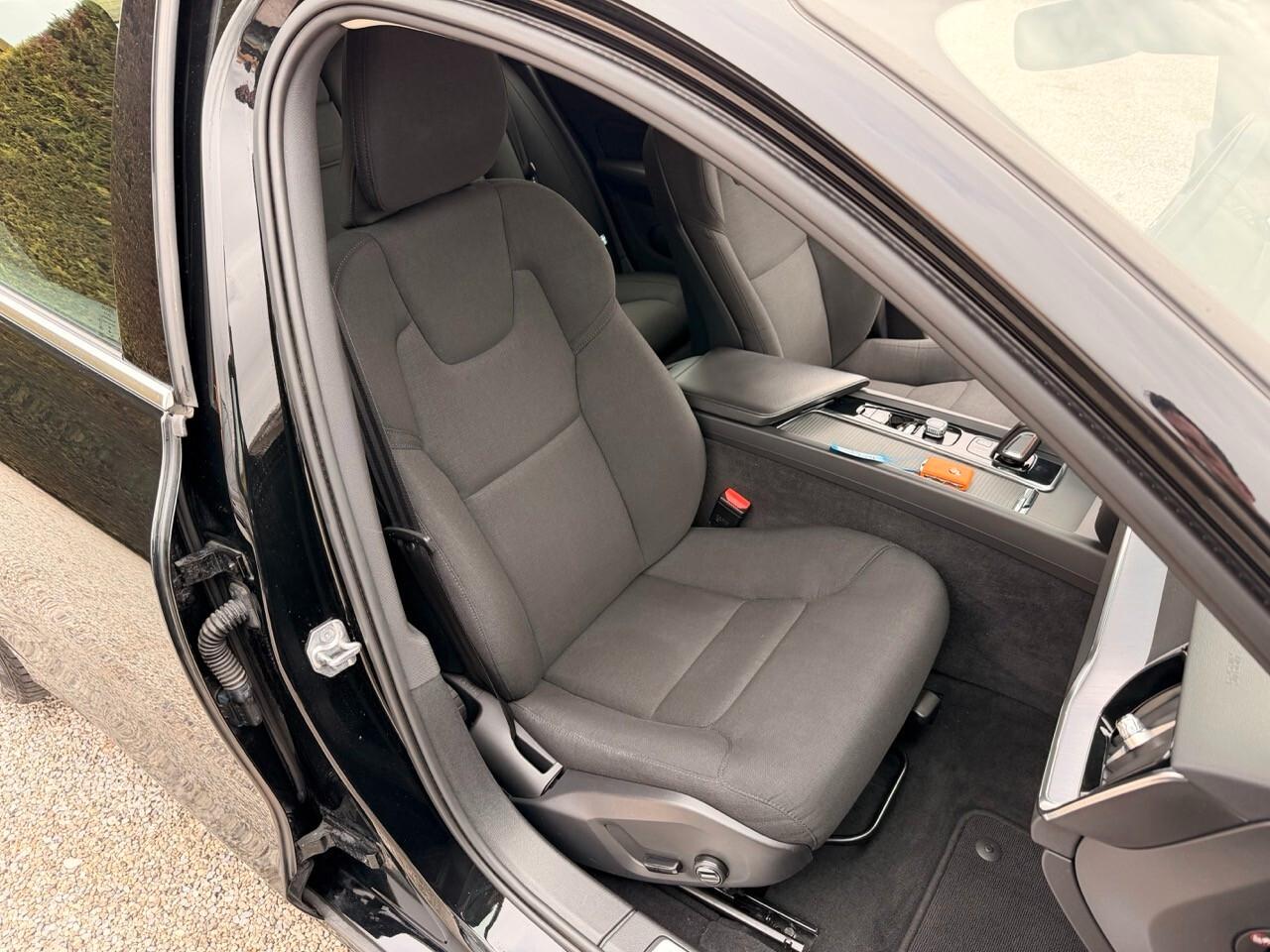 Volvo V60 2.0 b4 D 197 cv Momentum Business Pro auto