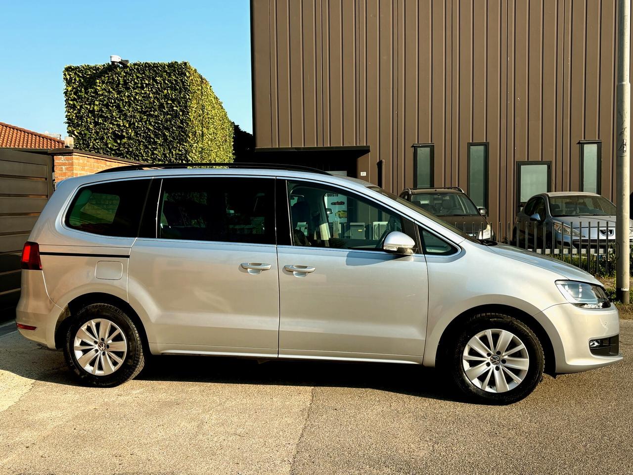 VW SHARAN 2.0D aut- 7 POSTI -EURO 6-Navi-2016