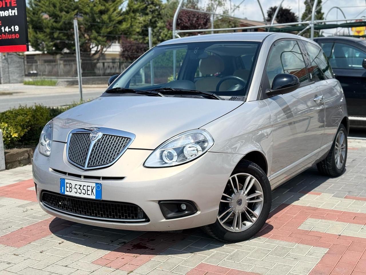 Lancia Ypsilon 1.2 69CV Platino OK NEOPATENTATI