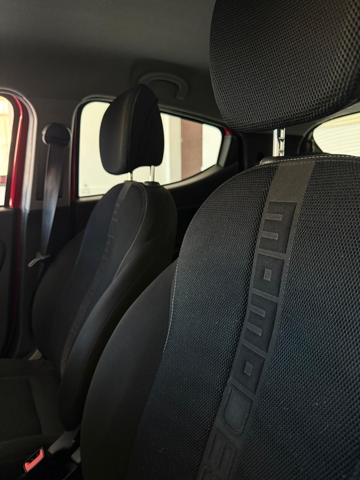Lancia Ypsilon 1.2 69 CV 5 porte S Momodesign