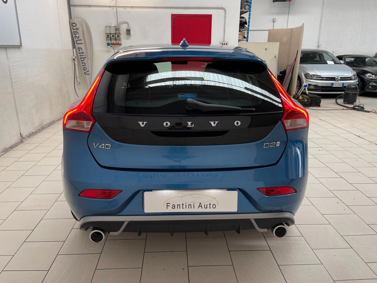 Volvo V40 Volvo V40 R-design 2.0 d2-Ok Neopatentati-LEGGI SOTTO