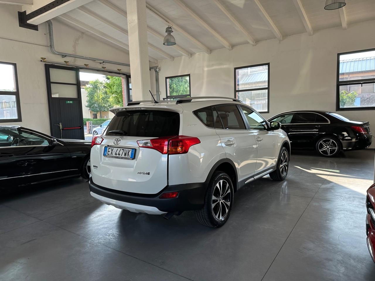 Toyota RAV 4 RAV4 2.0 D-4D 2WD Style White Ed.