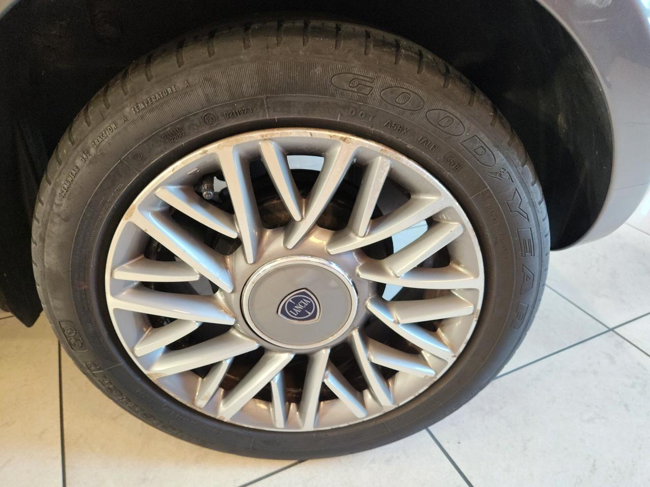 Lancia Ypsilon