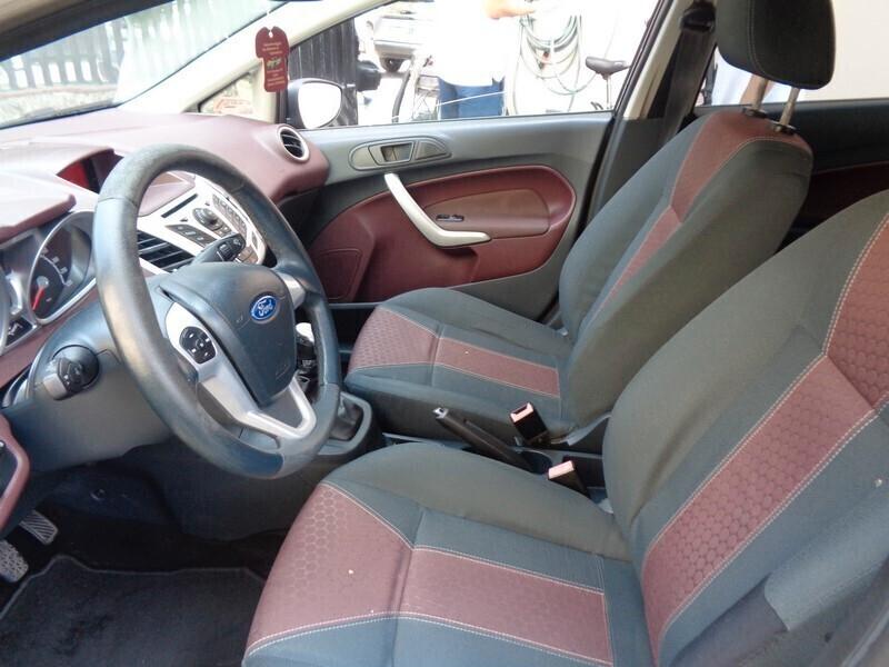 Ford Fiesta 1.4 TDCi 68CV 5 porte Titanium