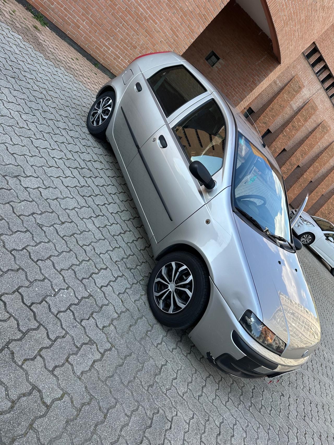 Fiat Punto 1.2i 16V cat 5 porte ELX