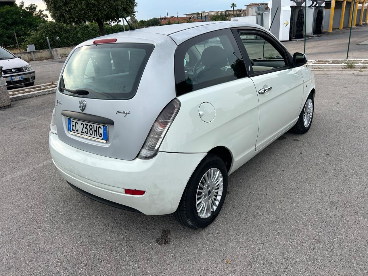 Lancia Ypsilon 1.3 MJT 75 CV Diva