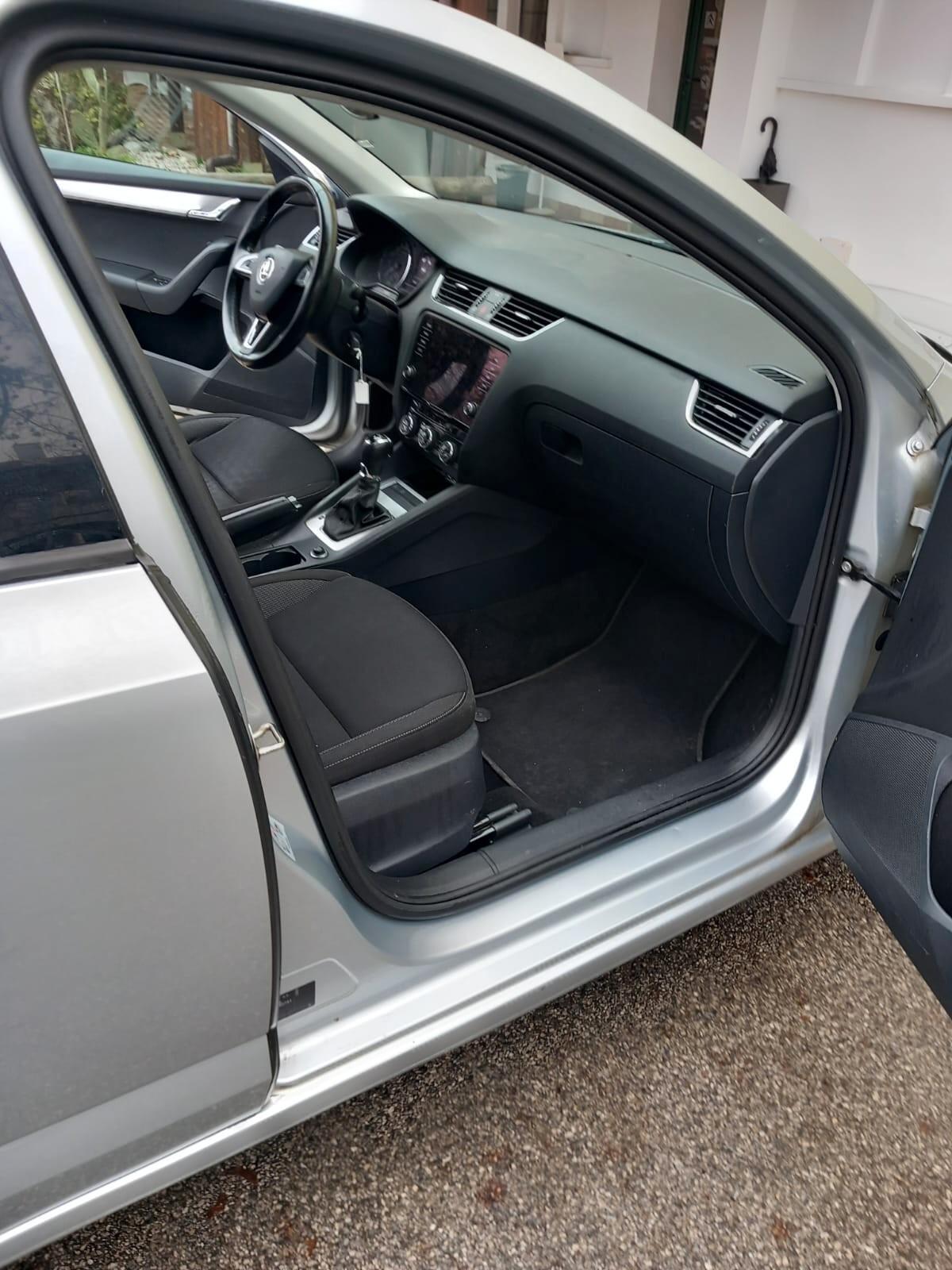 Skoda Octavia 1.6 TDI SCR 115 CV DSG Wagon Style