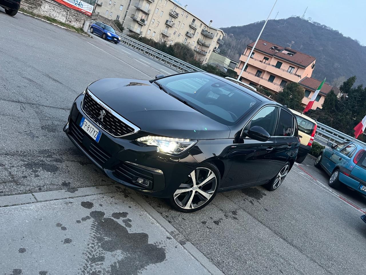 PEUGEOT 308 - GT LINE