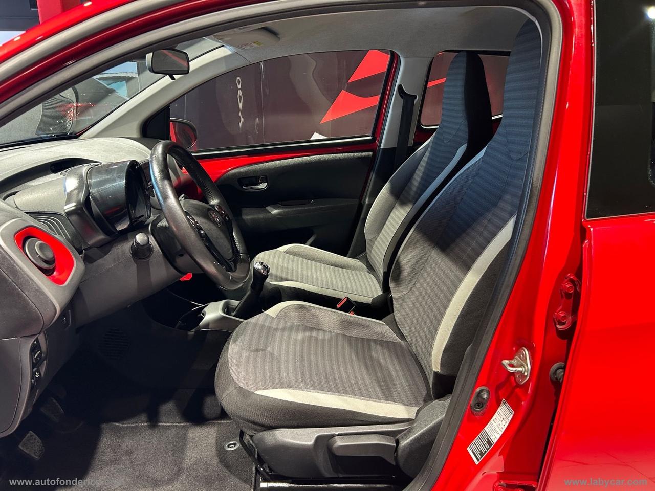 TOYOTA Aygo 1.0 VVT-i 72 CV 5p. x-clusiv