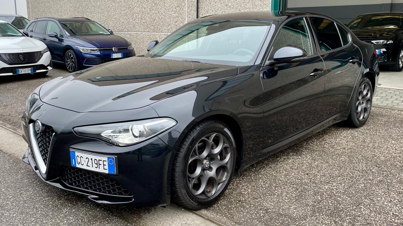 ALFA ROMEO GIULIA 2.2 TURBODIESEL EXECUTIVE 160CV - FULL LED, VETRI PRIVACY, CRUISE CONTROL