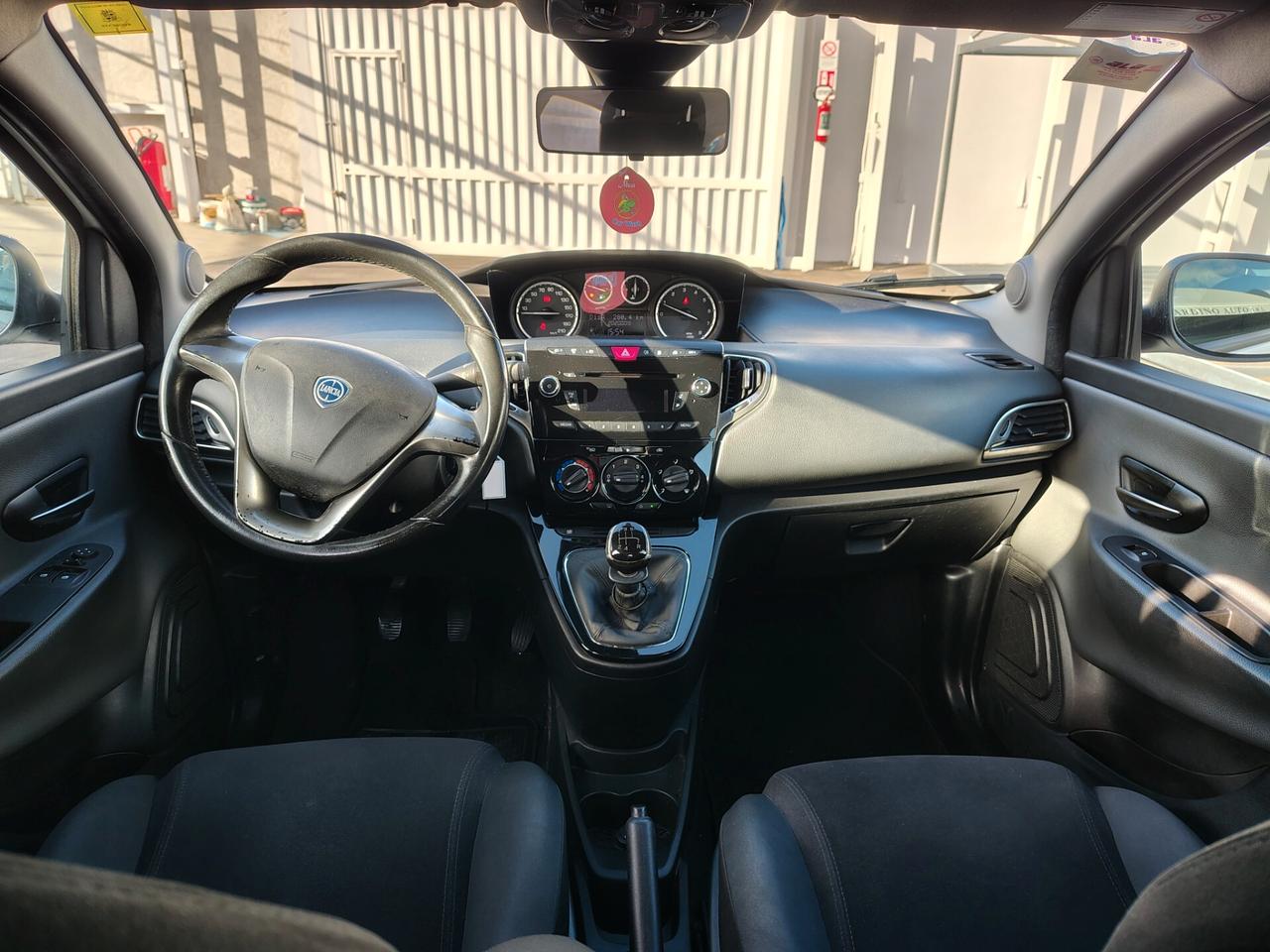 Lancia Ypsilon 0.9 TwinAir 85 CV 5 porte Metano Ecochic Gold