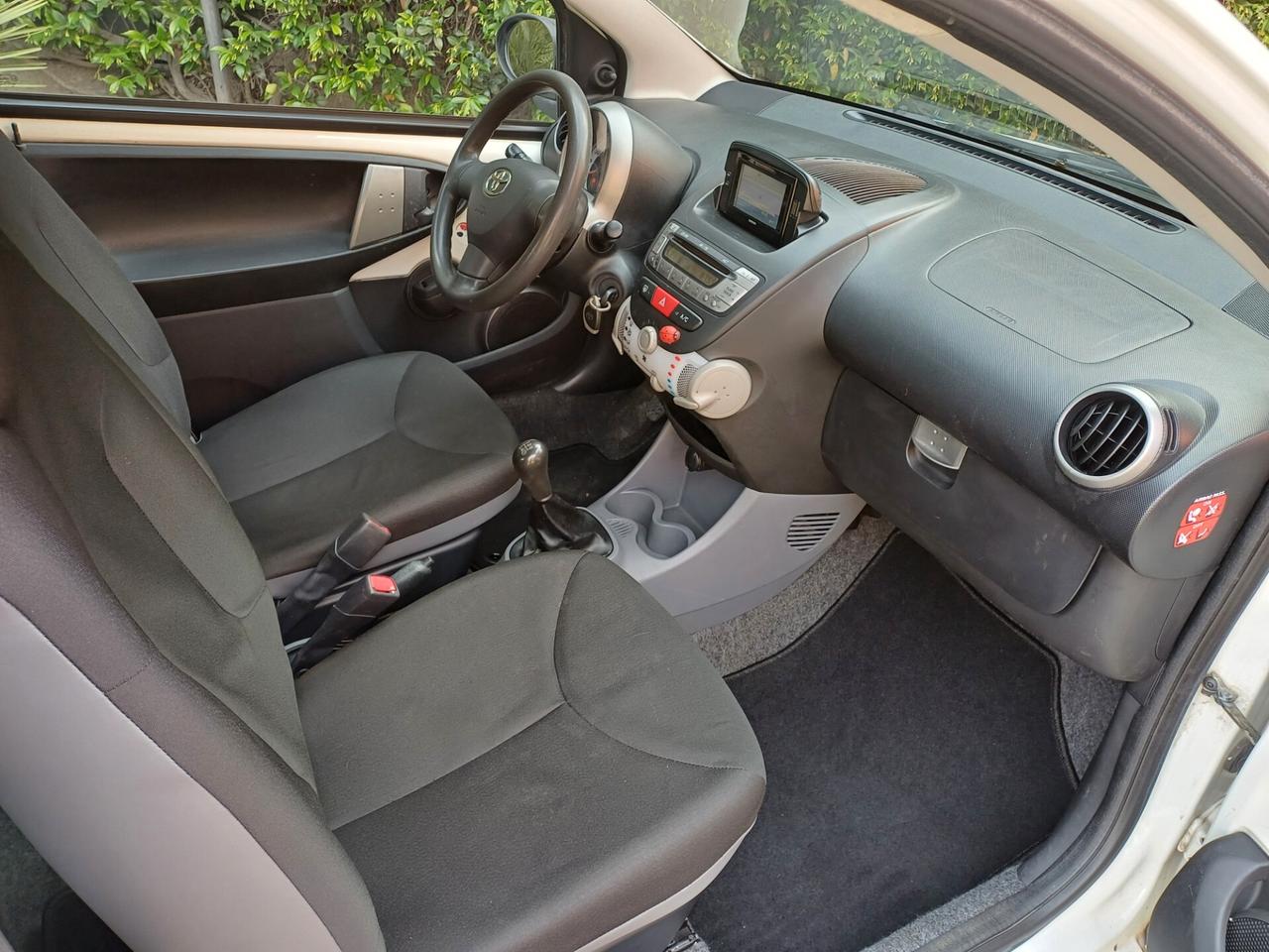 Toyota Aygo 3 porte motore 1.0 benzina euro 5 Active Connect NEOPATENTATI