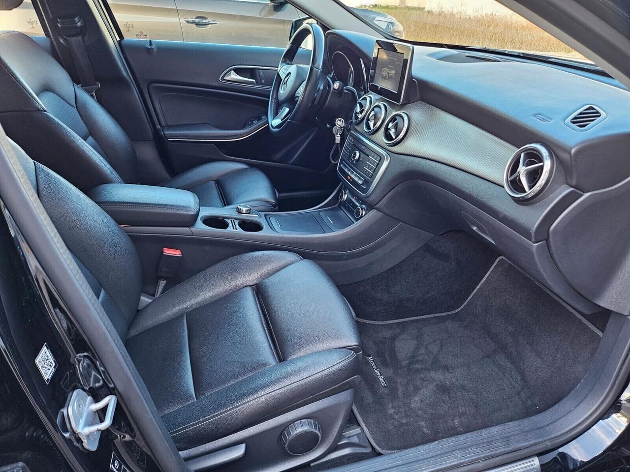 Mercedes-benz GLA 180 Executive 1.6 BENZ NAVI XENON SENSORI SEDILI RISCAL