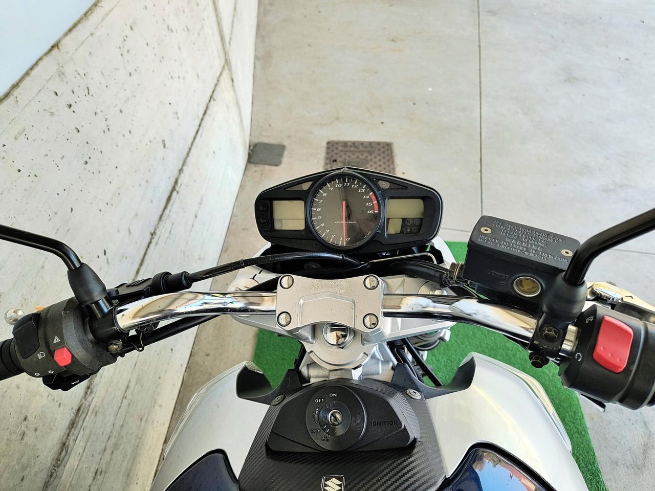 Suzuki GSR 600