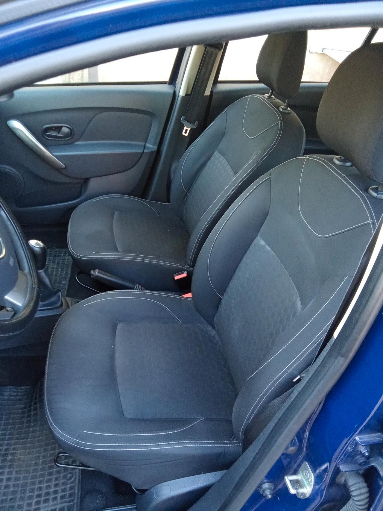 Dacia Sandero 1.2 GPL 75CV 014