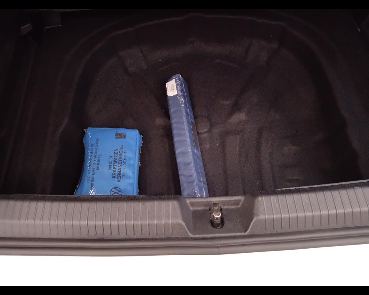 VOLKSWAGEN Golf VIII 2020 - Golf 1.5 etsi evo R-Line 130cv dsg