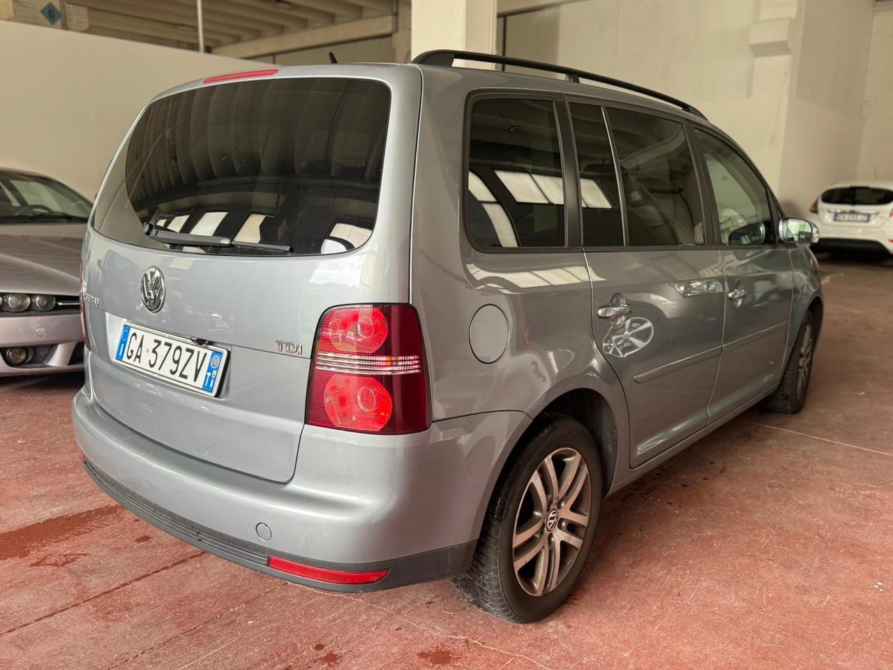 Volkswagen Touran 2.0 TDI DPF Highline 7 POSTI
