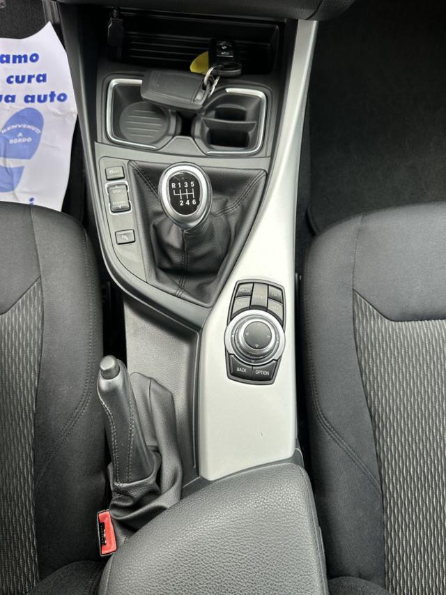 BMW 118 i 5p. Unique BIANCO PERLA