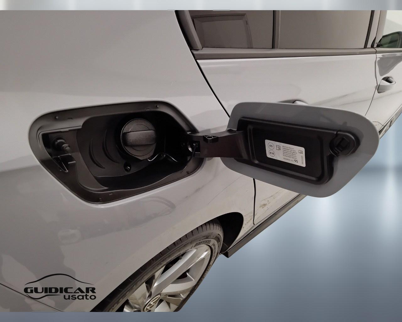 VOLKSWAGEN Golf VIII 2020 - Golf 1.5 etsi evo R-Line 130cv dsg