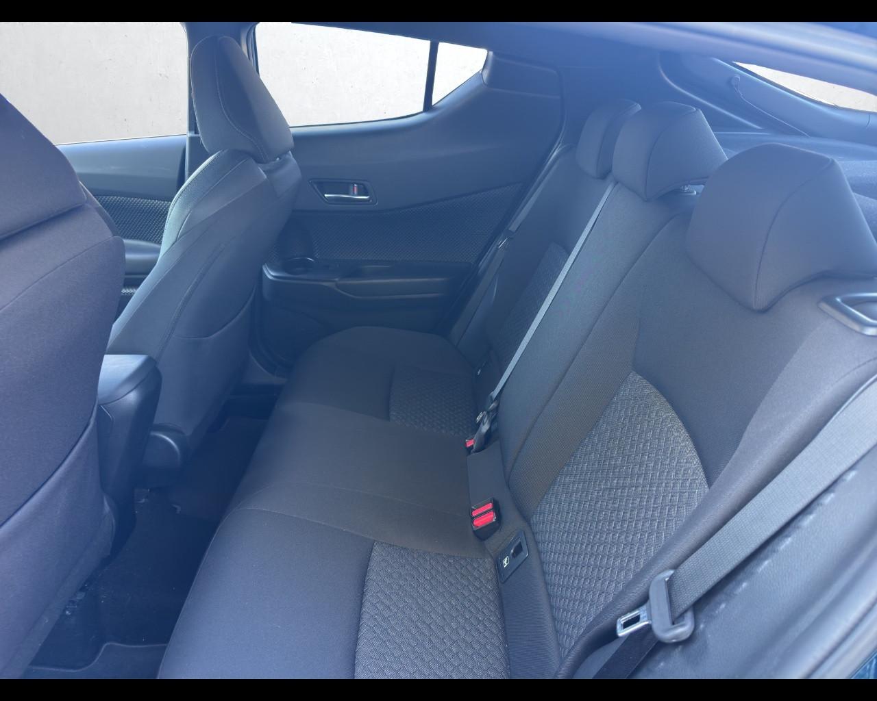 TOYOTA C-HR (2016-2023) - C-HR 1.8 Hybrid E-CVT Trend