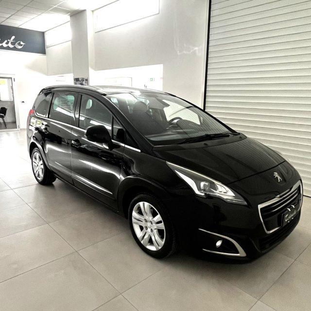 PEUGEOT 5008 1.6 HDi 115CV Allure