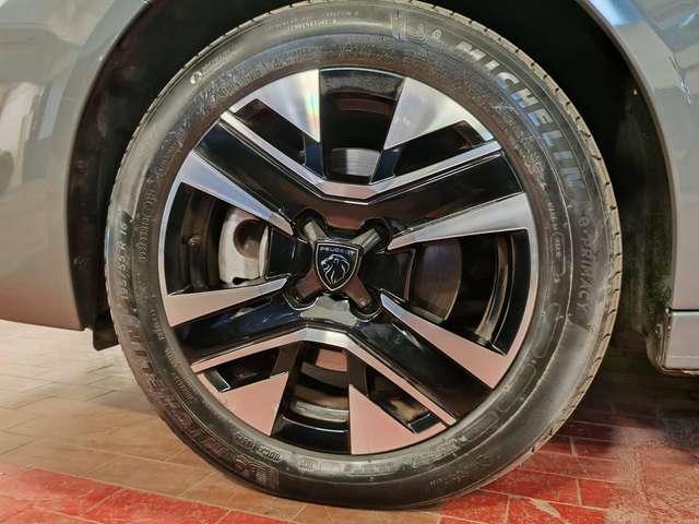 Peugeot 208 1.2 Hybrid Allure 110cv e-dcs 6