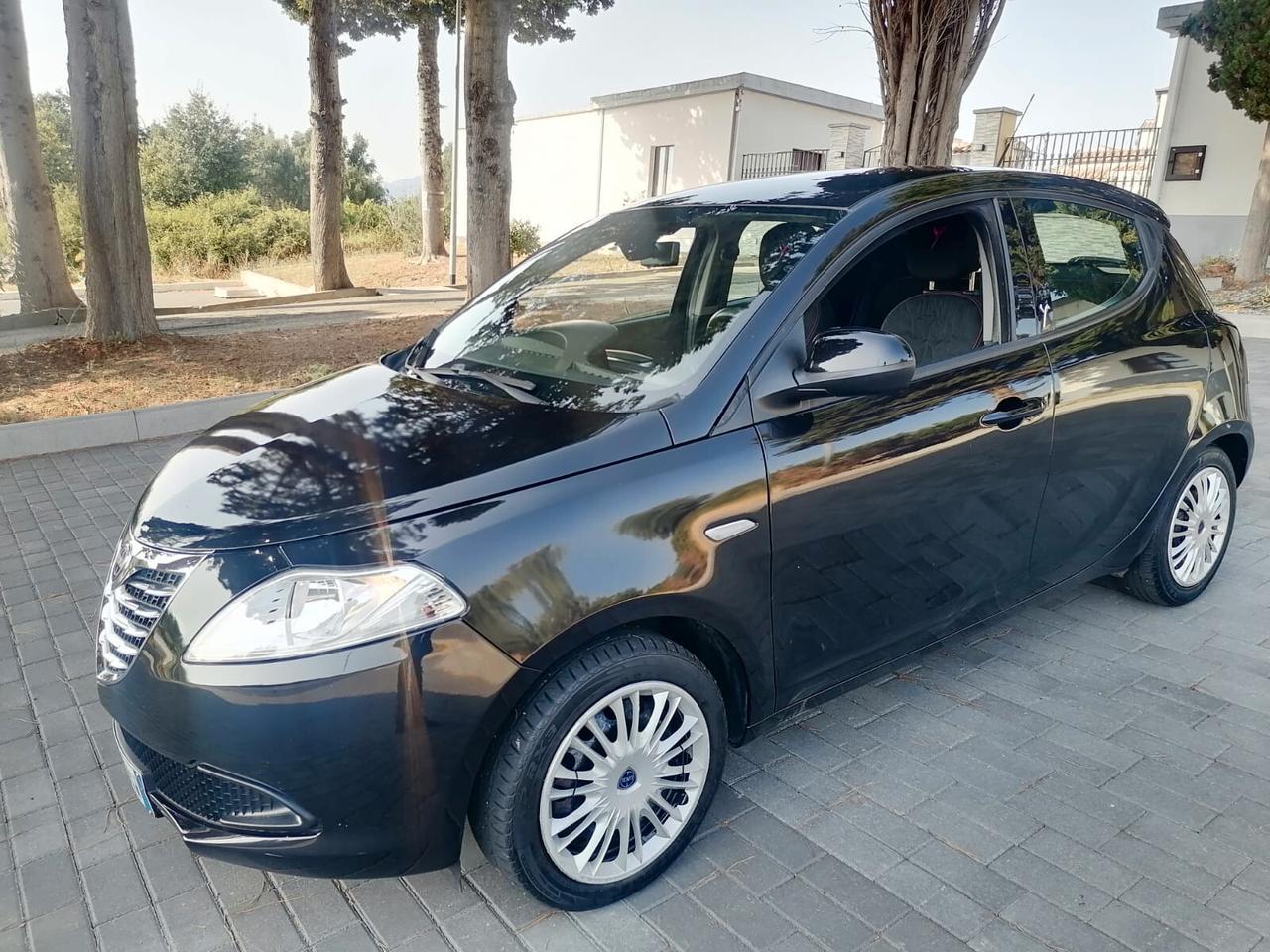 Lancia Ypsilon 1.2 Benz/GPL. - 2013