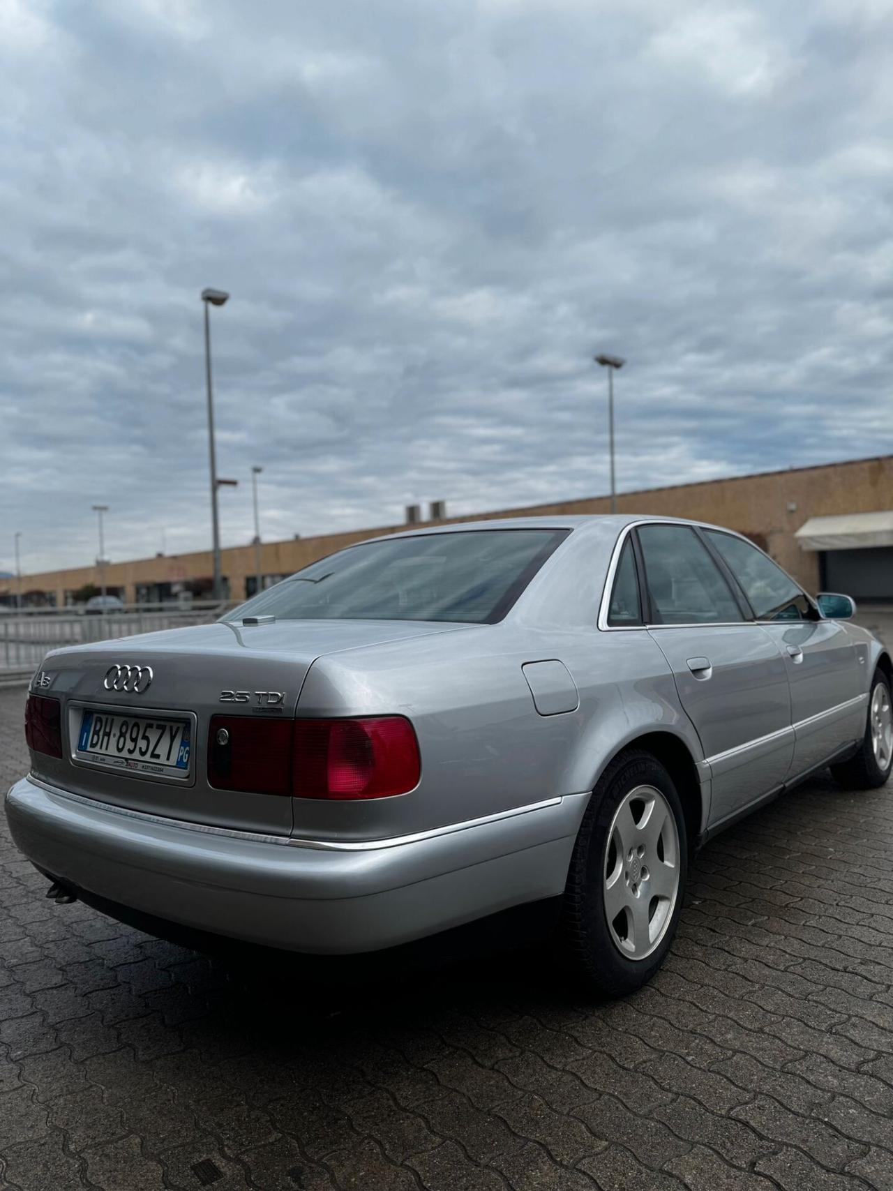 Audi A8 2.5 V6 TDI/180 CV cat quattro Tiptr.