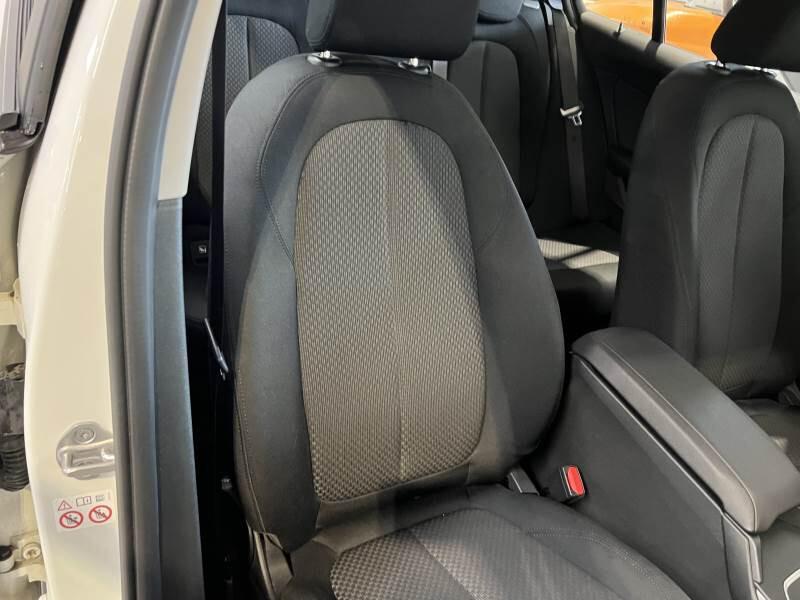 Bmw 118 118d 5p. Business Advantage
