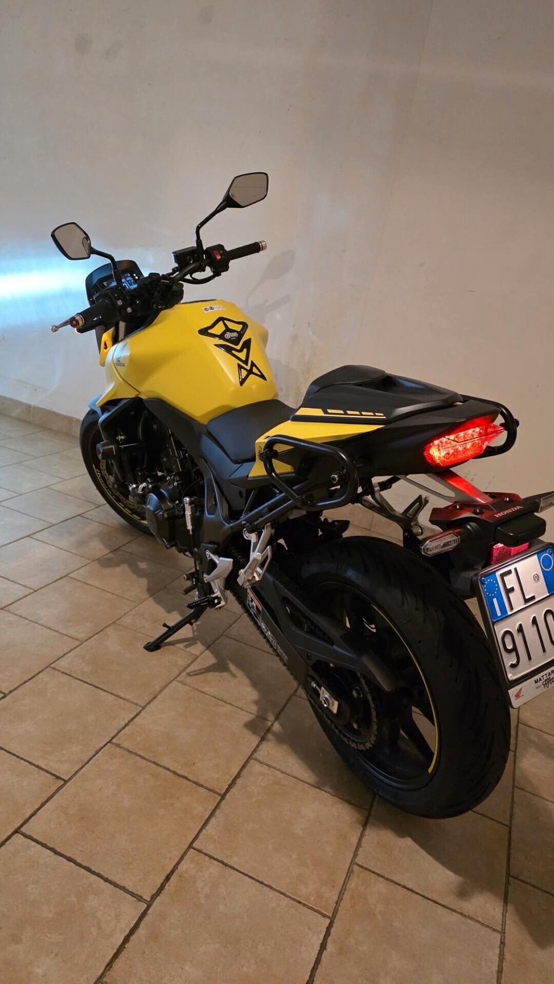 Honda Hornet 750 full optional