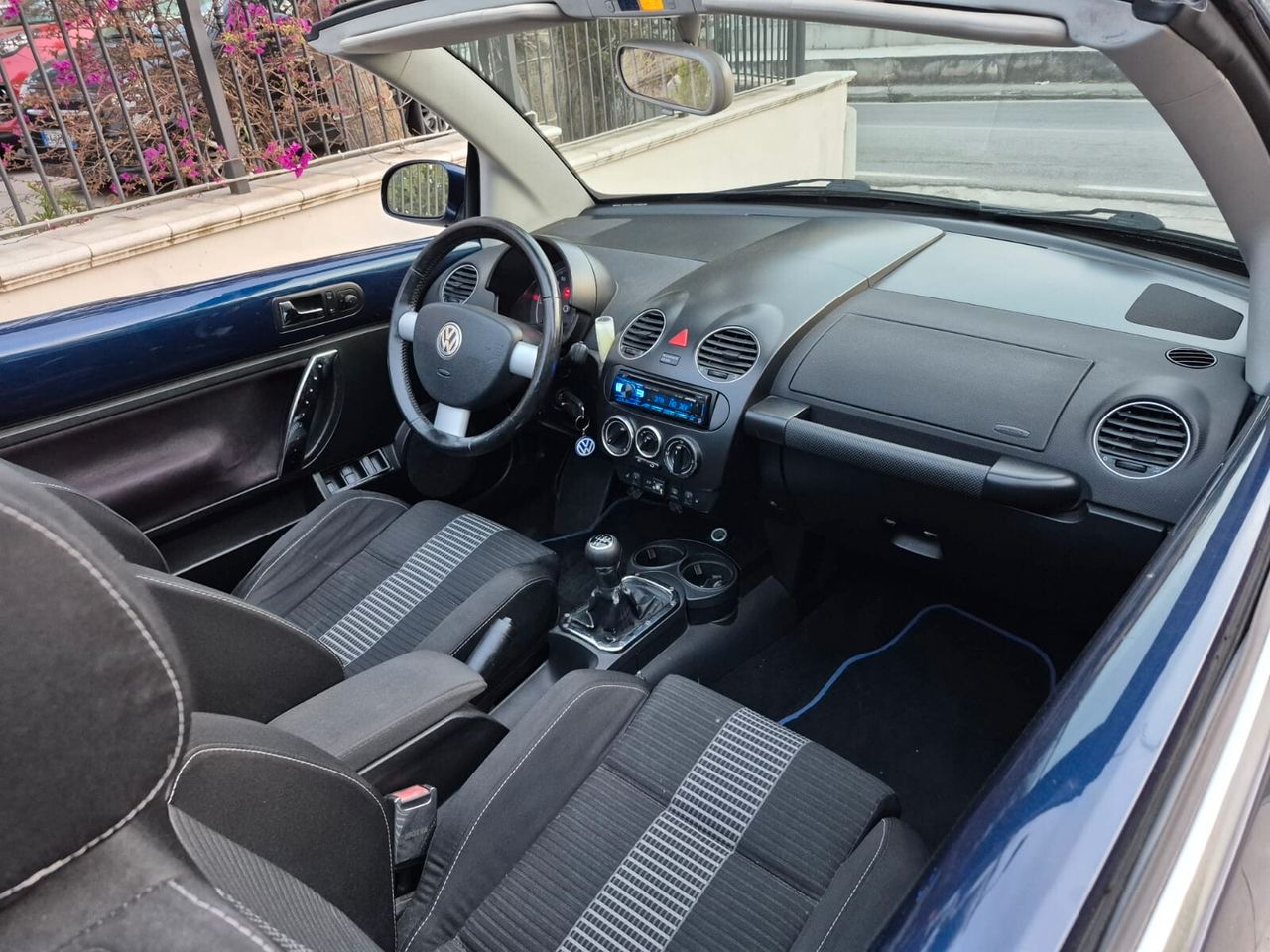 Volkswagen New Beetle 2009 photo 3