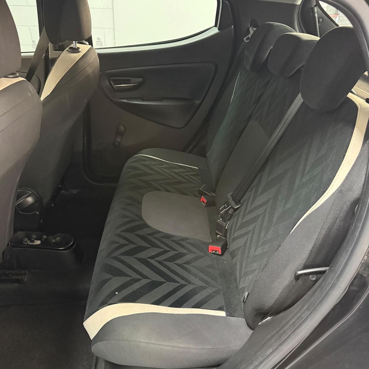 Lancia Ypsilon 1.2 69 CV 5 porte EURO 6 NEOPATENTATI