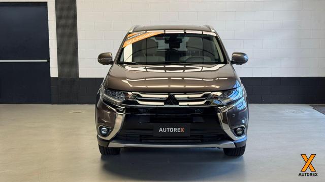 MITSUBISHI Outlander 2.2 DI-D 4WD Instyle Plus SDA Diamond 7 posti