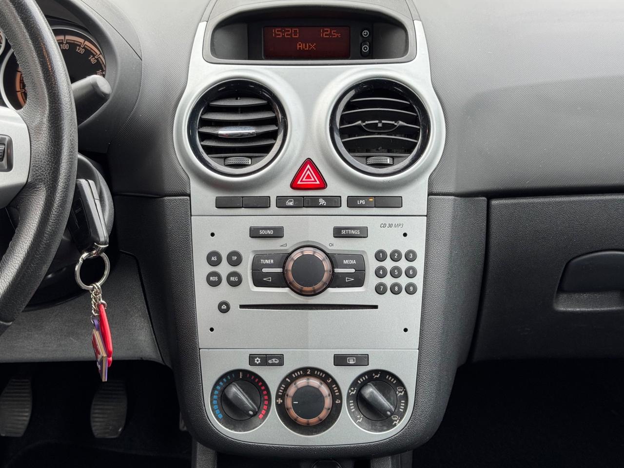 Opel Corsa 1.2 85CV 3 porte GPL-TECH b-color 2013