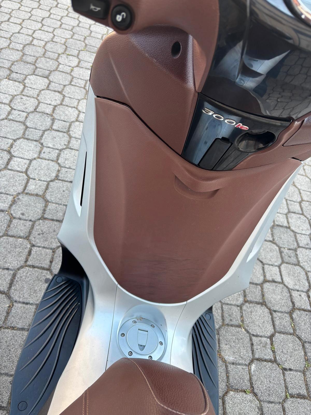 Piaggio Beverly 300 i.e. - Rif.581