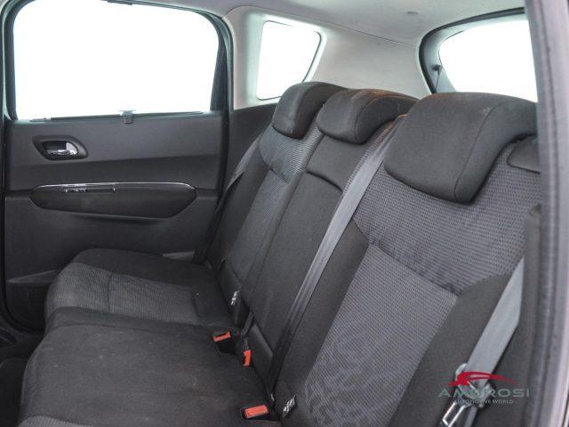 PEUGEOT 3008 1.6 HDi 112CV cambio robotizzato Business - PER OP