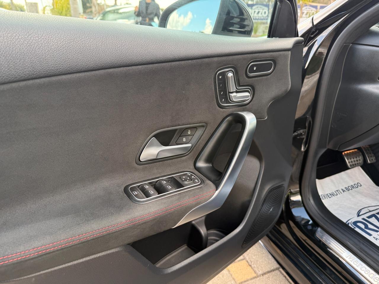 Mercedes-benz A 180 d Automatic Amg Premium Tetto Pelle Navi Led64Colori