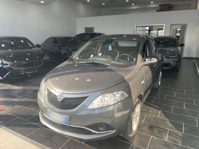 Lancia Ypsilon Ypsilon 0.9 85cv benzina Automatico Bluetooth